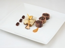 Het restaurant van hotel De Residentie laat u graag uitgebreid kennismaken met de Kempense gastronomie. Hiervoor zijn onze menu's de ideale optie. Bij kaarslicht geniet u van een romantisch menu bereid met dagverse producten.  Het ganse jaar door is er een 4-gangen en een 6-gangenmenu beschikbaar. Voor speciale gelegenheden worden er ook speciale menu's voorzien. Denk maar aan Kerstmis, Valentijn of Pasen. 